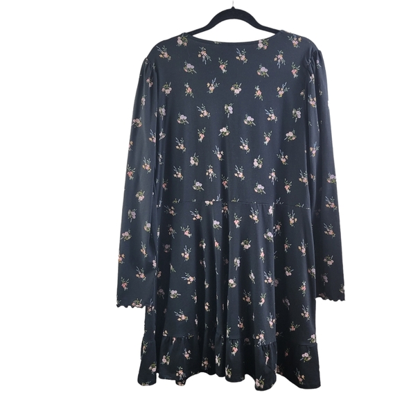 NWT H&M Black Floral VNeck Shaker Dress Sz XL - Picture 2 of 6